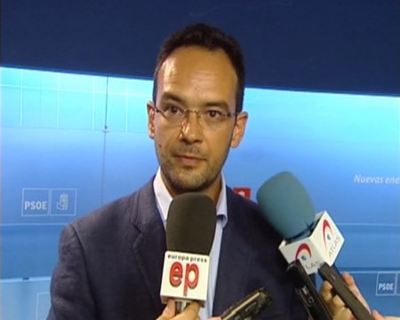 PSOE acusa a Pons de ser agitador profesional