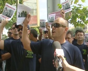 Bomberos increpan a Gallardón