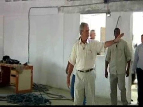 Bush visita Haití siete meses después del terremoto