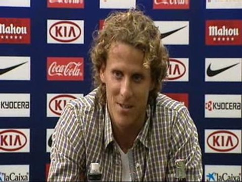 Forlán insiste en que continuará en el Atlético