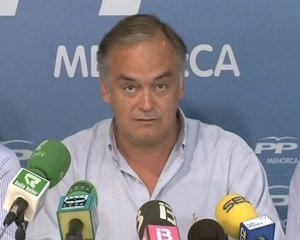 Pide la dimisión de Trinidad Jiménez