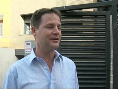 Nick Clegg pasa sus vacaciones en la localidad vallisoletana de Olmedo