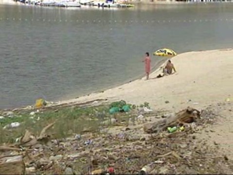 El pantano de San Juan, inundado por la basura