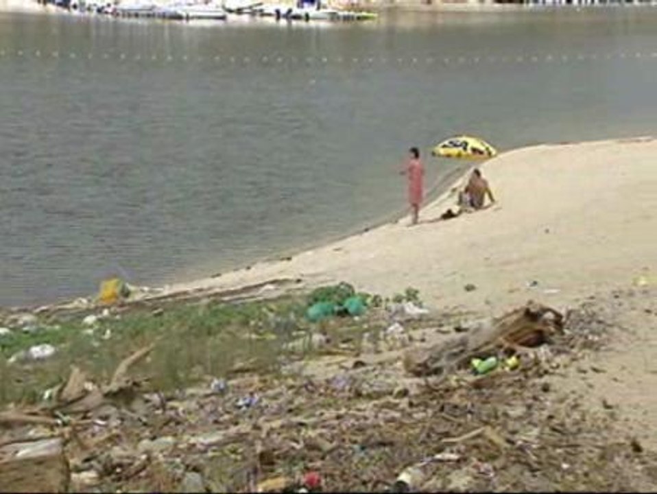 El pantano de San Juan, inundado por la basura