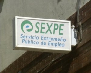 El paro cae en 73.790 personas en julio