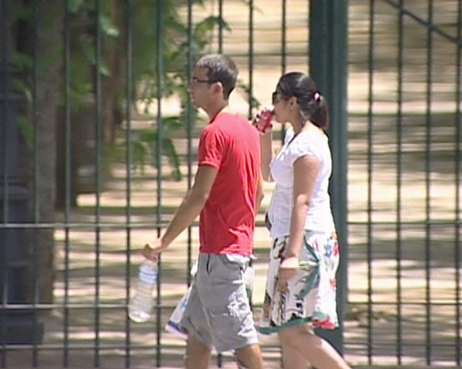 Los sevillanos se derriten al sol