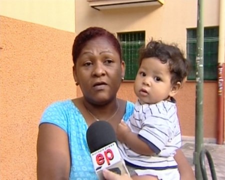 Ocho heridos leves tras incendiarse su vivienda