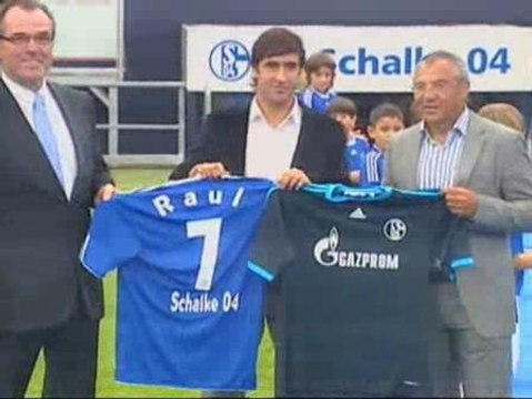 Raúl ya es jugador del Schalke 04
