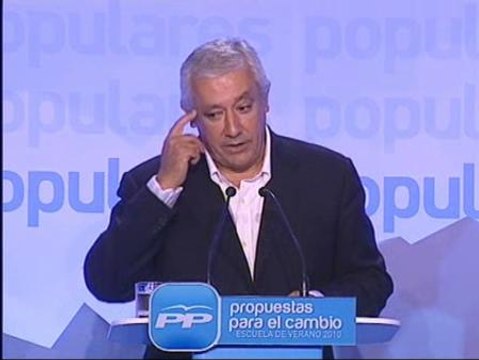 Arenas pide a Zapatero que deje de engañar a los catalanes