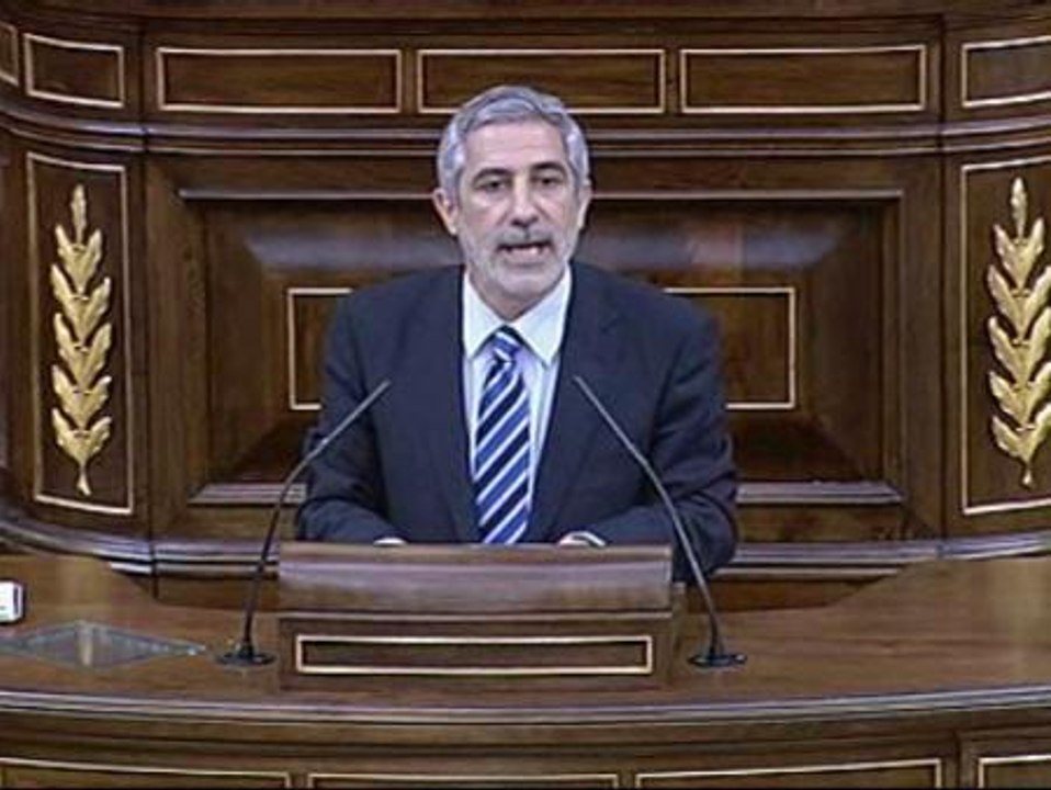 Llamazares a Zapatero: "O rectifica o la izquierda será su oposición"