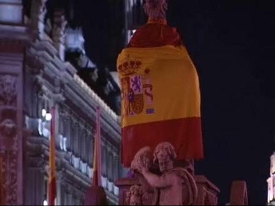 Cibeles congrega a los aficionados de 'La Roja'