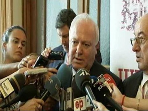 Moratinos anuncia la llegada a España de 11 presos cubanos