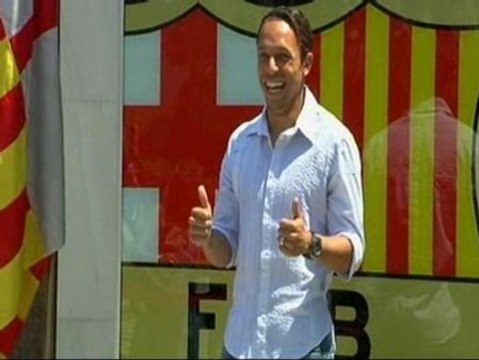 Adriano ya es oficialmente jugador del Barcelona