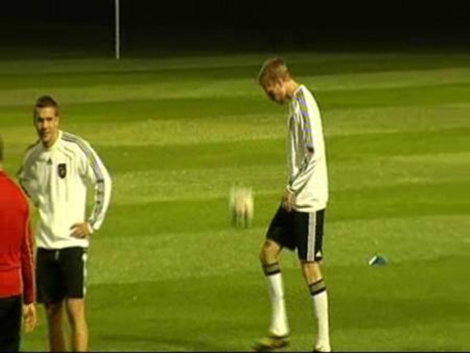 La selección alemana realiza su último entrenamiento antes del choque con España