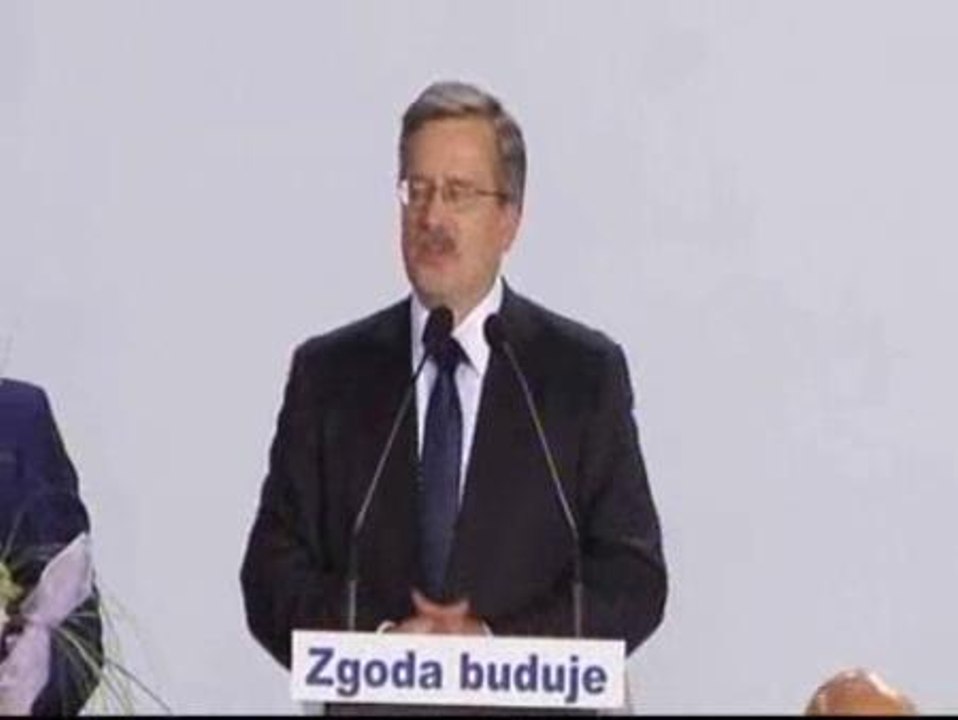 Polonia elige a un liberal como presidente