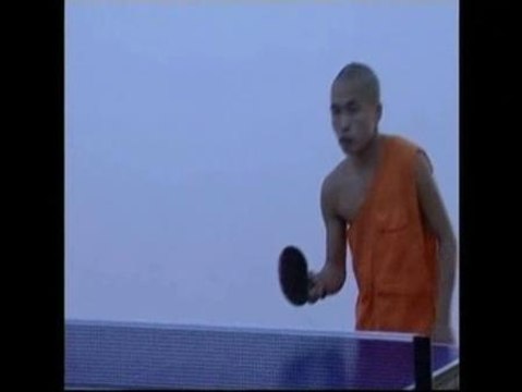 Monjes budistas contra musulmanes y católicos, en la cancha