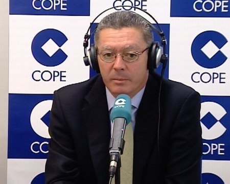 Zapatero enfrenta los problemas negándolos