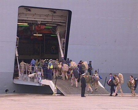 Parten de Santander soldados británicos