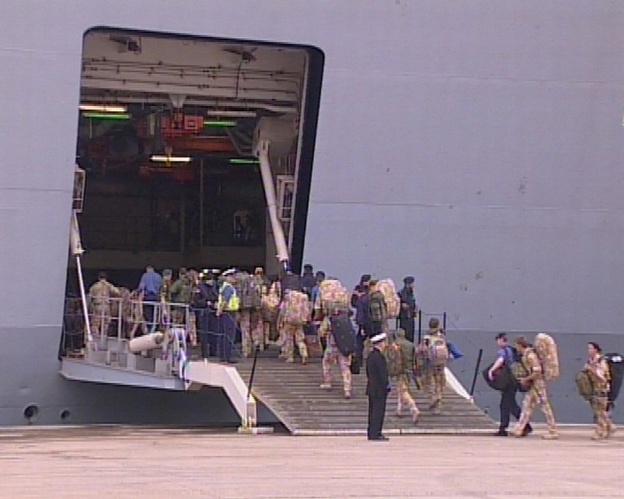 Parten de Santander soldados británicos