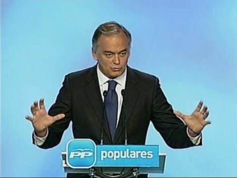 González Pons: José Blanco es el cornetín que avisa de que se recorta el suelo de los funcionarios