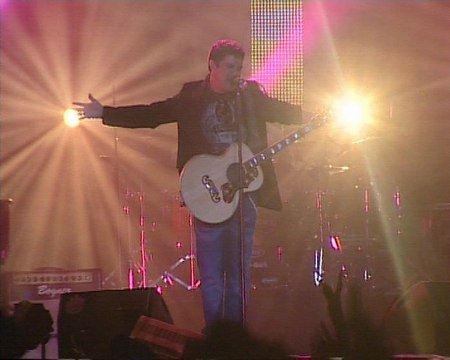 Sanz se entrega a su público en Sevilla