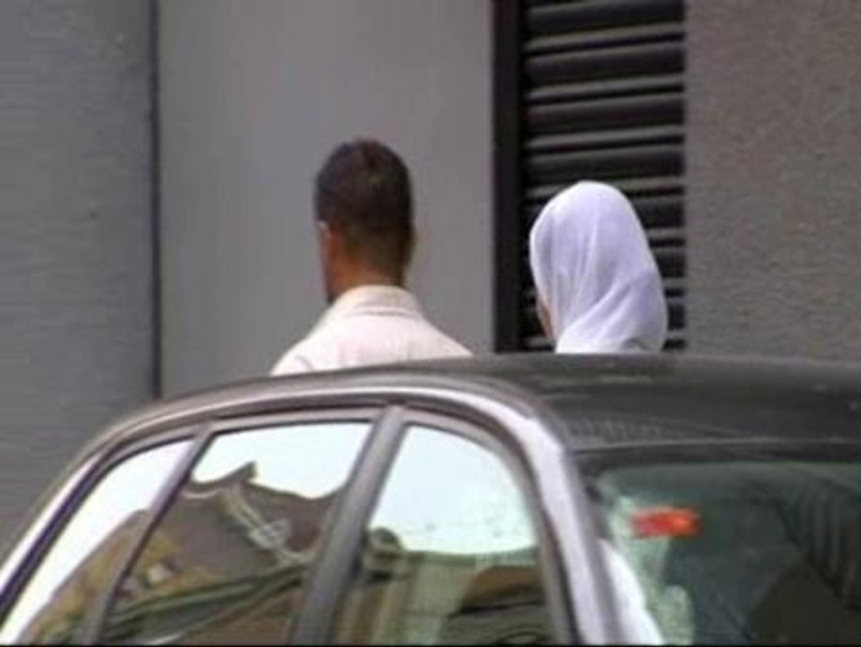 Girona y Tarragona votan hoy una moción que impedirá llevar el burka en las instalaciones públicas