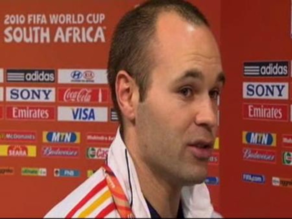 Iniesta: "No vamos a volvernos locos"