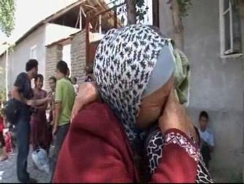 Miles de uzbecos vuelven a sus casas, destrozadas tras la ola de violencia étnica