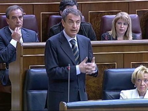 Rajoy recrimina a Zapatero que no cumpla las resoluciones del Parlamento
