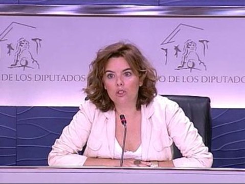 Sáenz de Santamaría comprende la indignación de los funcionarios pero no apoya la huelga