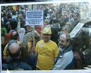 Un camionero protesta por impago de pagarés