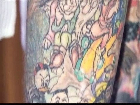 Ni un centímetro del cuerpo sin tatuar para un récord Guinness