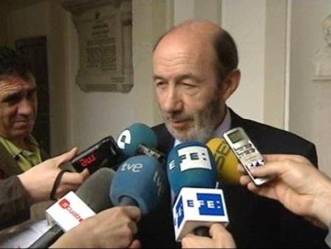 Rubalcaba asegura que no sabe nada sobre una tregua de ETA