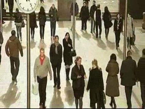 El Gobierno británico también elimina el cheque bebé y recorta las pensiones