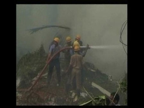 Al menos 160 muertos tras estrellarse un avión en la India