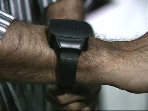 El Gobierno pide a los jueces que utilicen las pulseras para los maltratadores