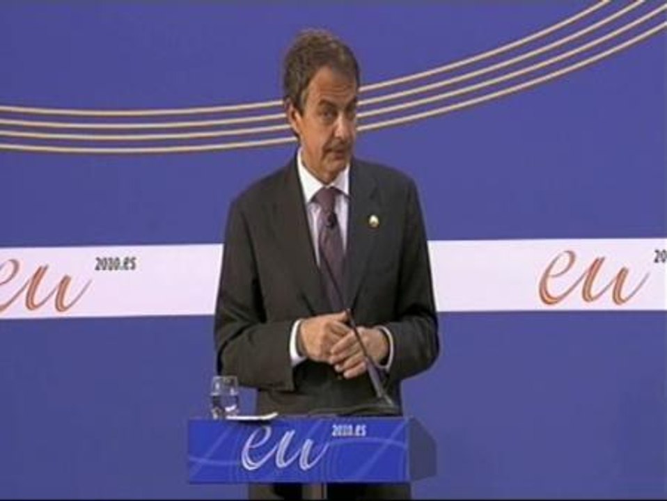 Zapatero asegura que impulsar la reforma laboral es ahora su "objetivo inmediato"