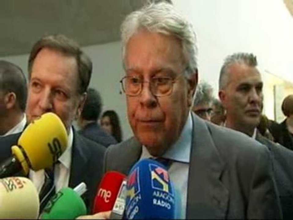 González dice que las acusaciones contra Garzón son "inexplicables e injustas"