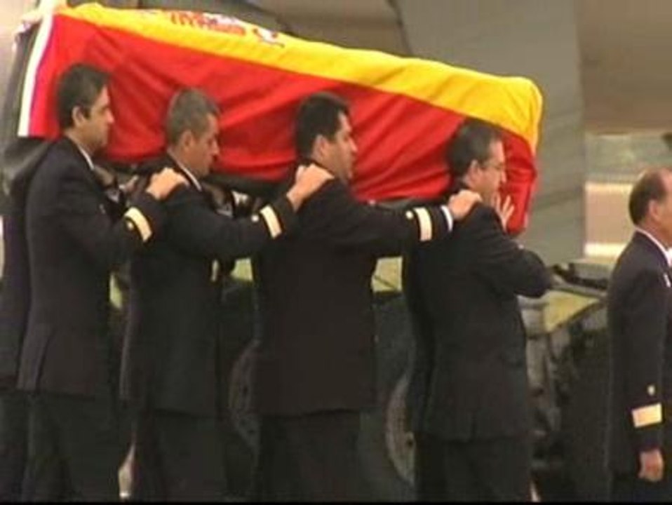 Una segunda identificación forense retrasa a hoy el funeral por los militares