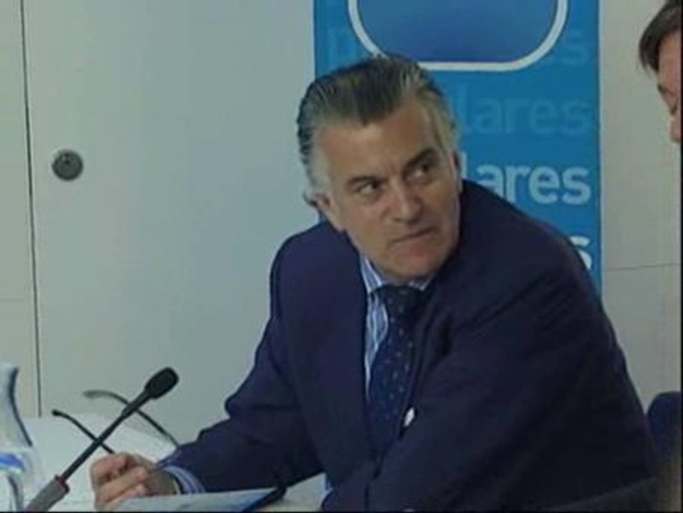 Bárcenas y Mérino renuncian a sus actas como senador y diputado