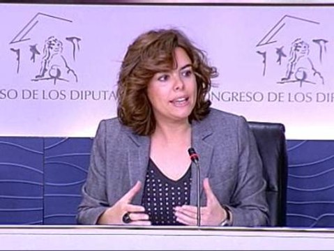 Sáenz de Santamaría dice que ZP quiere hablar de Grecia