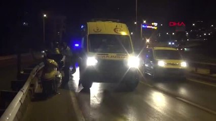 İzmir - Demir Bariyerlere Çarpan Sürücü Ağır Yaralandı