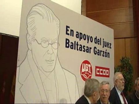Masivo acto de apoyo a Garzón en la Universidad Complutense