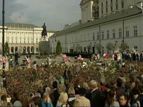 Siguen las muestras de dolor en el centro de Varsovia