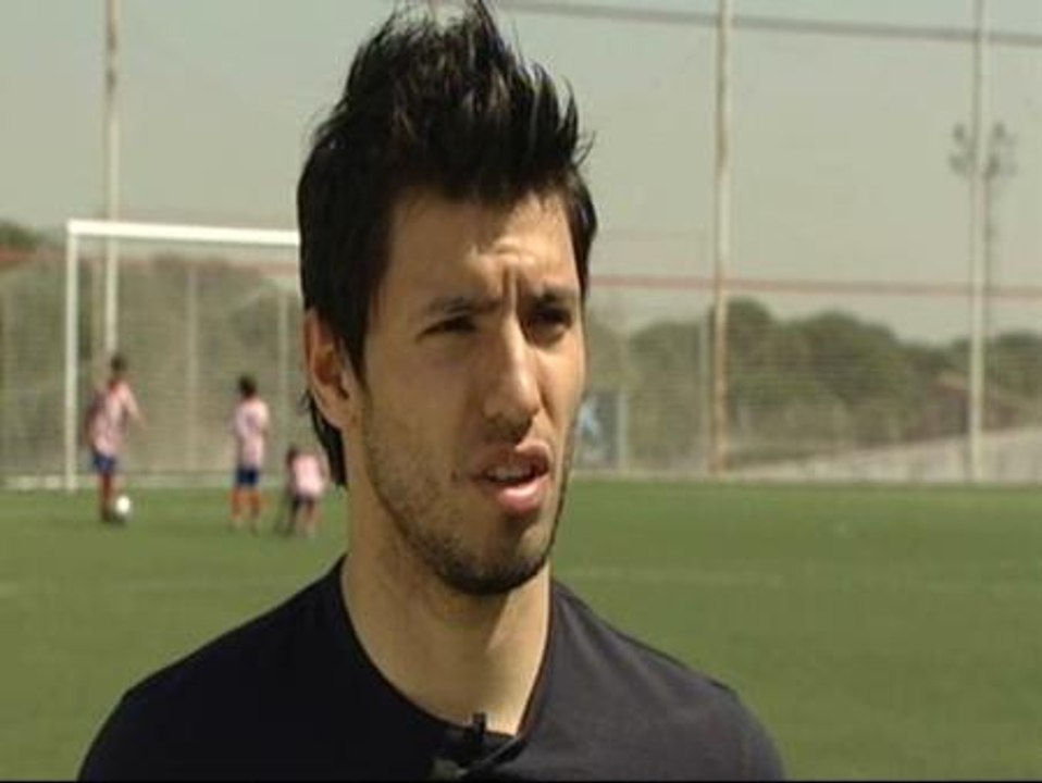 Agüero: "El partido será de ida y vuelta y tenemos que estar ordenados"