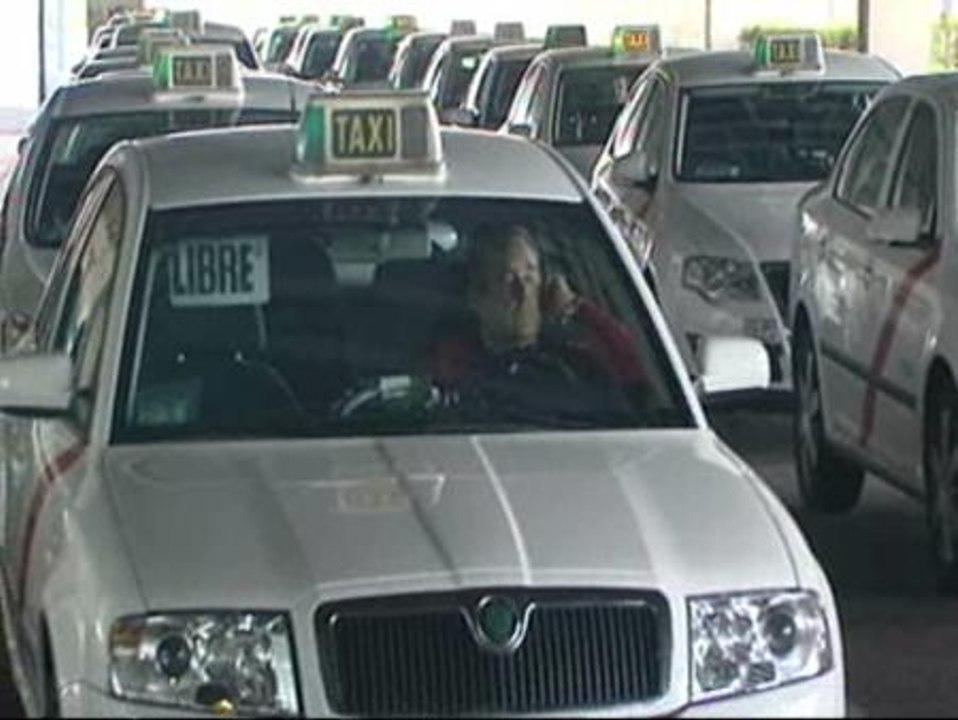 Los taxis ilegales afloran con el caos aéreo