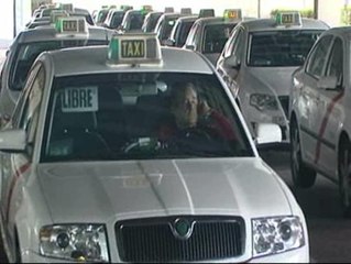 Los taxis ilegales afloran con el caos aéreo