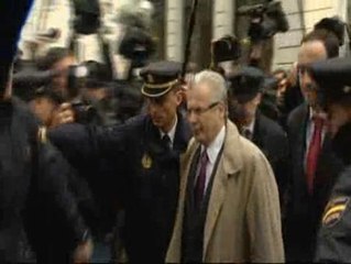 De nuevo Garzón, en el ojo del huracán