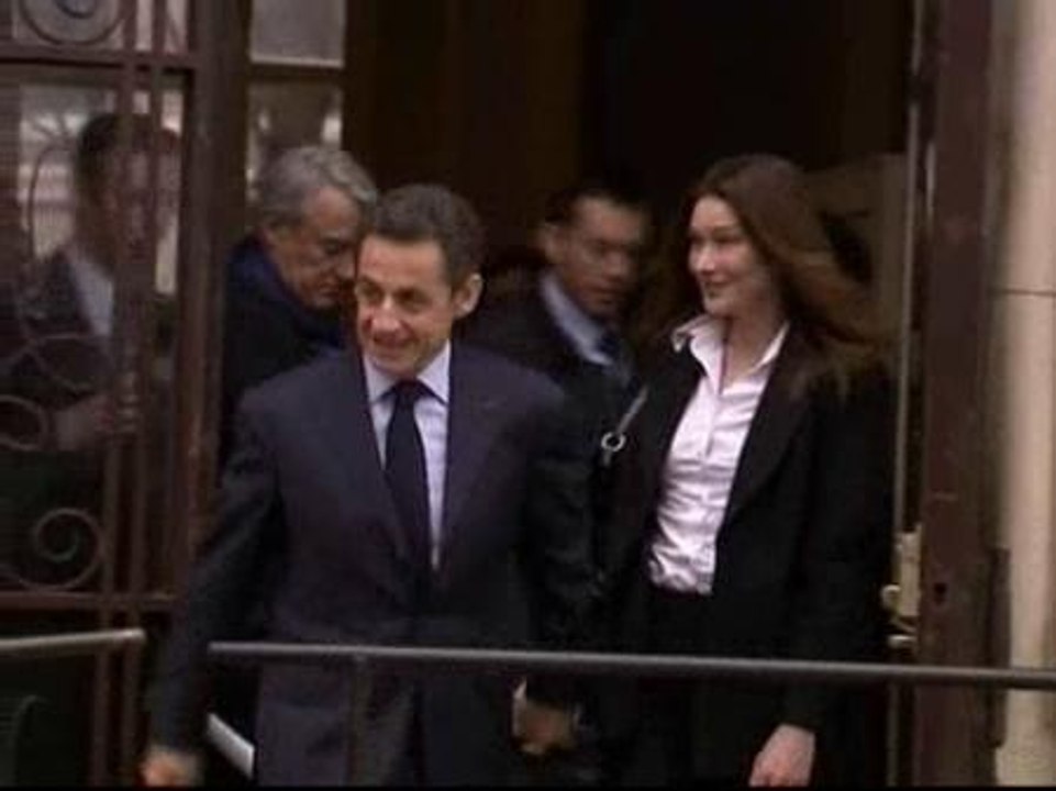 Sarkozy medita cambios en el Gobierno