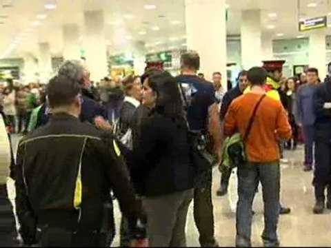 Los bomberos piden que se respete su descanso tras regresar de Francia